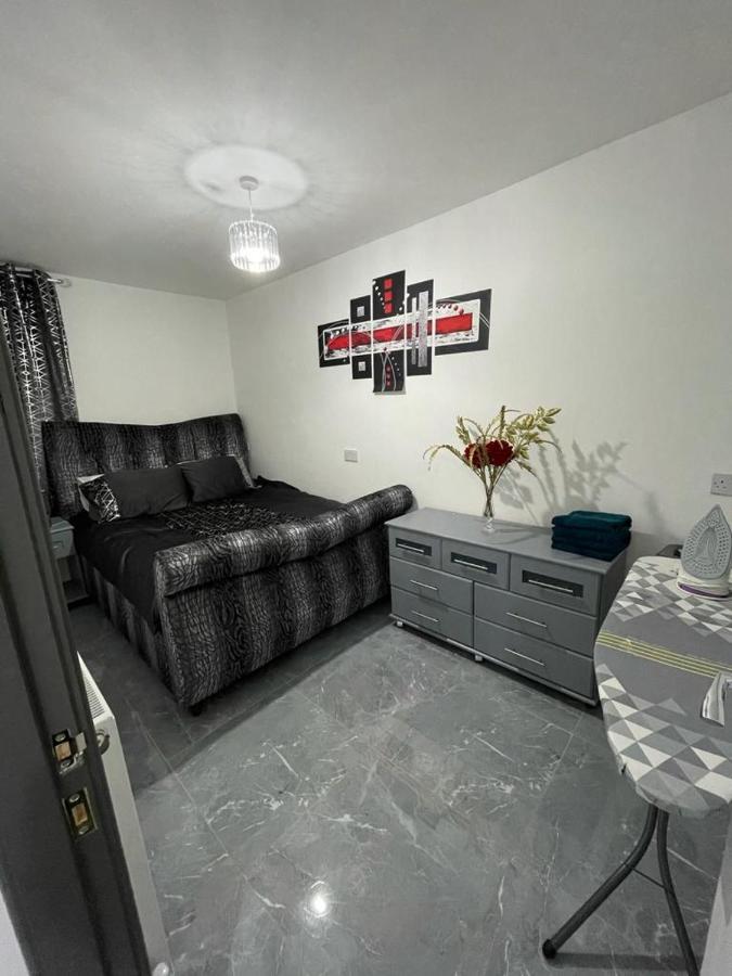 3 Bedroom Whalley Aparthotel Burnley Exterior foto