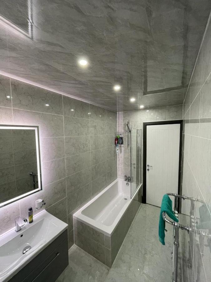 3 Bedroom Whalley Aparthotel Burnley Exterior foto