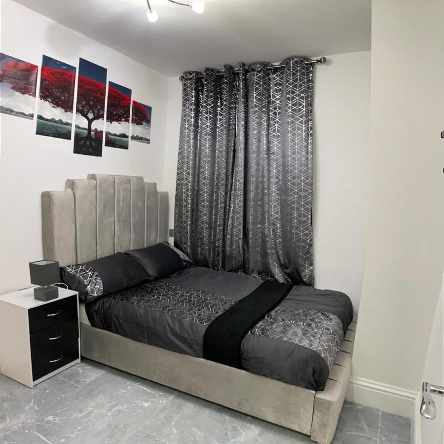 3 Bedroom Whalley Aparthotel Burnley Exterior foto